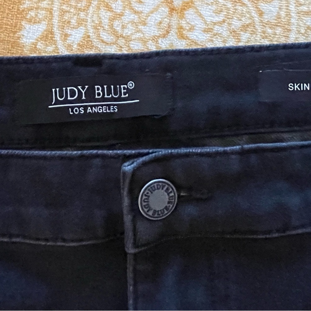 Judy Blue black denim cropped jeans  size 15/32 skinny fit